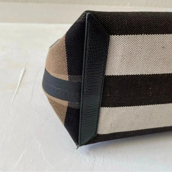 Burberry Messenger Unisex Bag - Picture 10 of 14